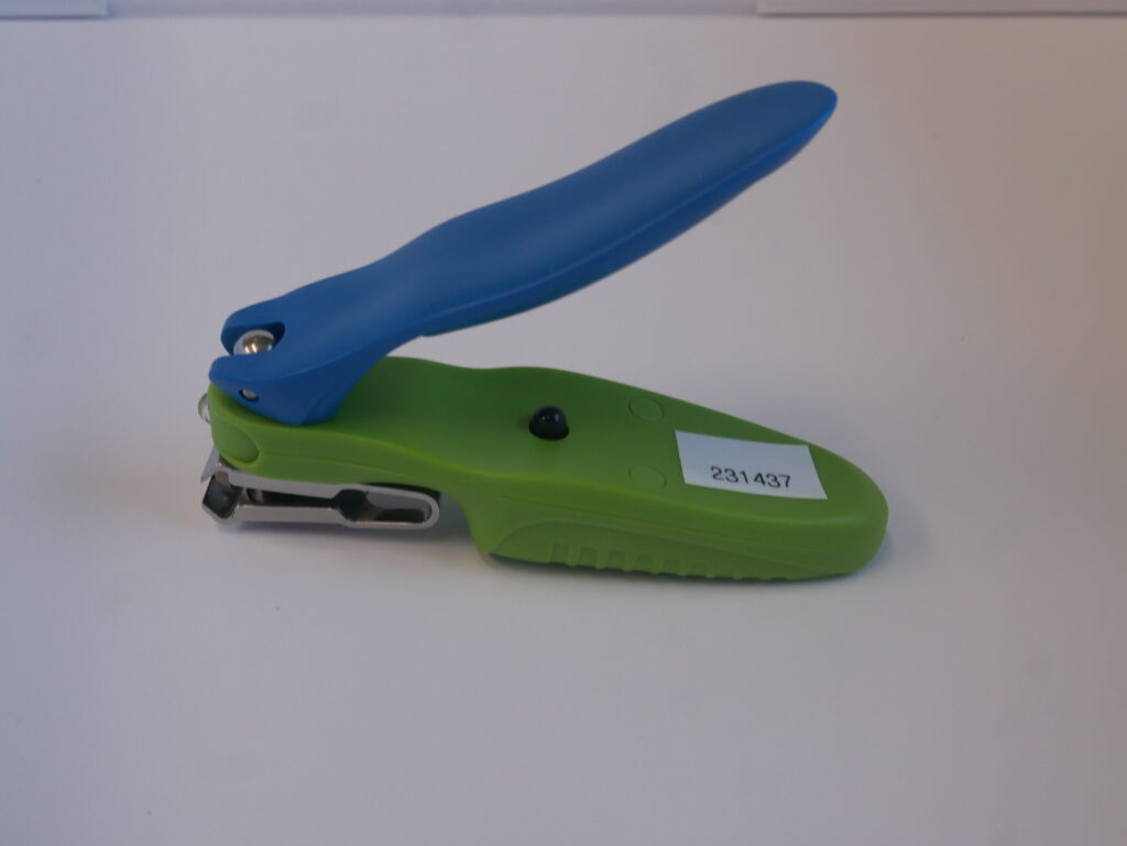 Green-Blue Adaptive Nail Clippers