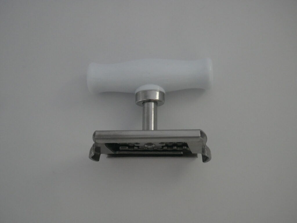 P1010458 White-Nickel Kichwit Jar Opener