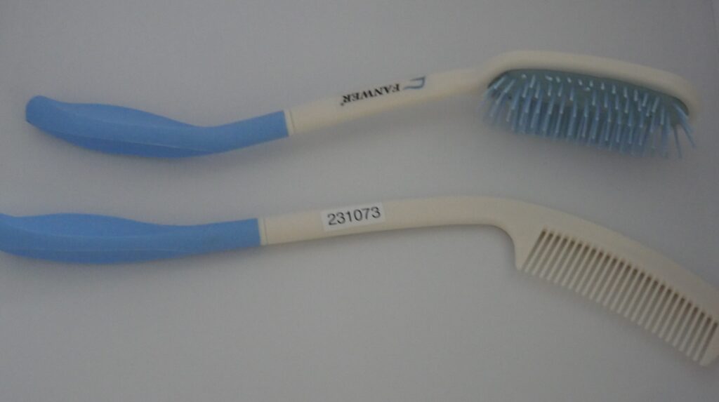 P1010522 Blue - White Long Handle Hair Comb and Brush Set