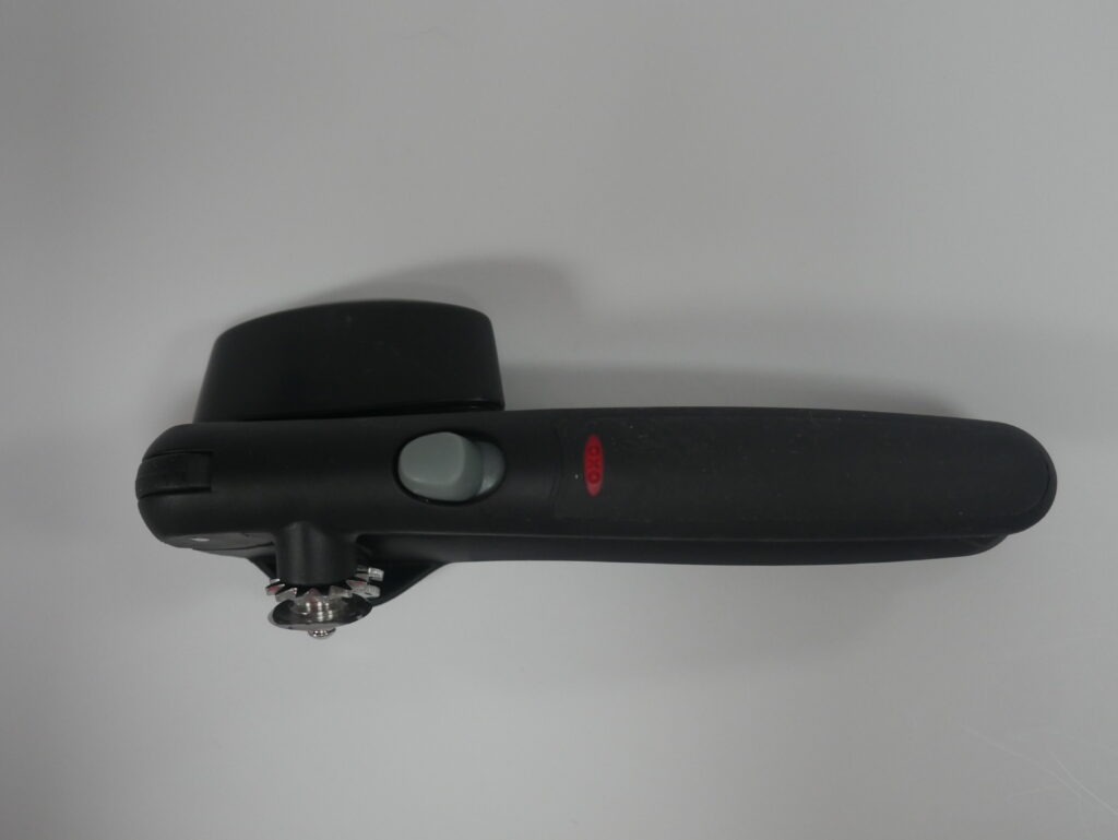 P1010547 Black OXO Good Grips Snap-Lock Can Opener