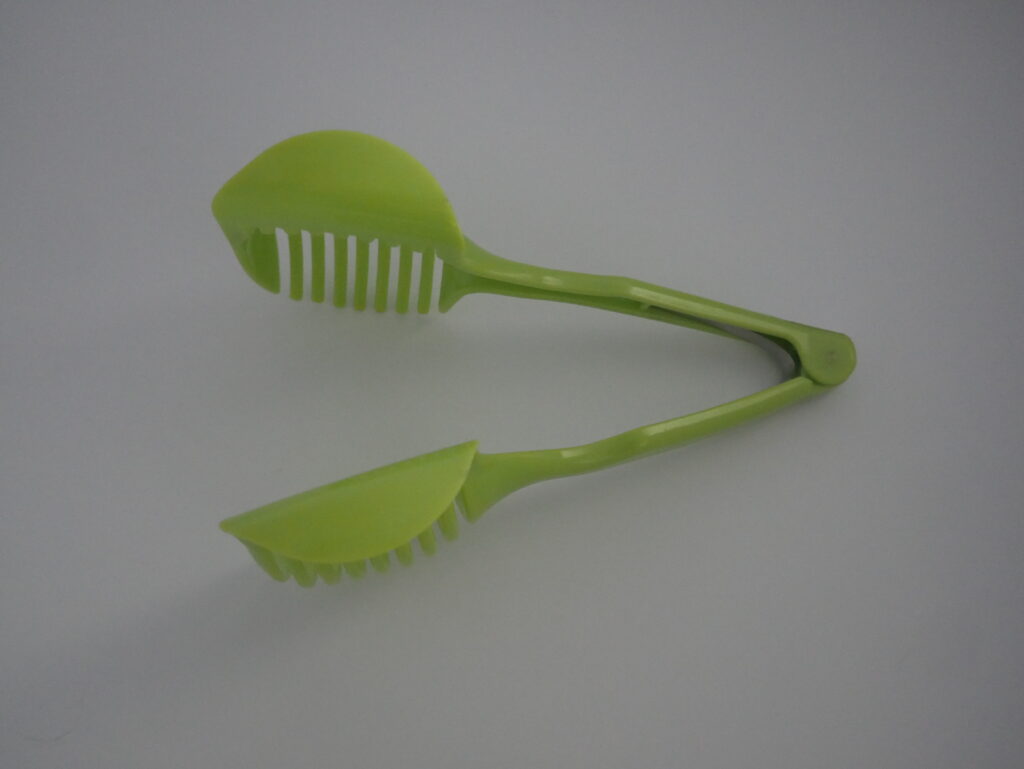 P1010709 Green Tomato Slicer Safety Cutter