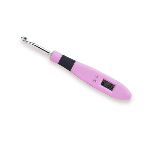 Counting Crochet Hook Pink handled crochet hook with display screen and two buttons one with the letter s one with the letter r to keep track of what number stitch and row you are on